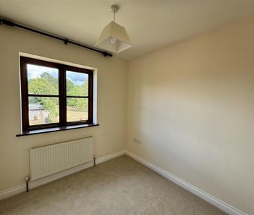 4 bedroom detached house to rent - Photo 4