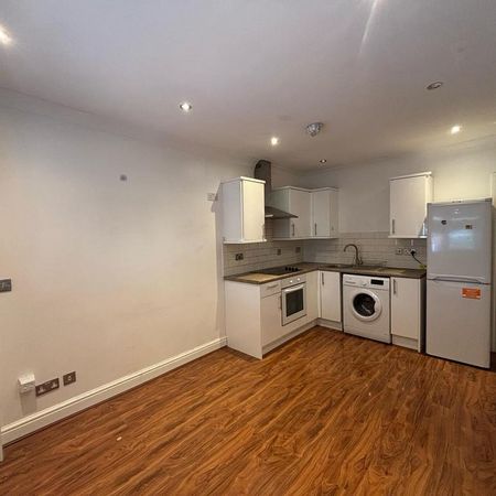 2 bedroom ground floor flat to rent - Photo 3
