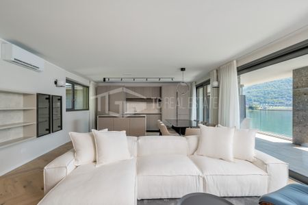 ELEGANZA VISTA LAGO : ATTICO CON TERRAZZA PANORAMICA A MELIDE - Foto 2