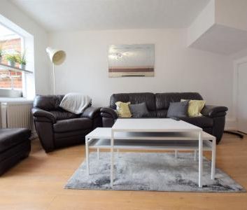 4 Bedroom Student Home - Henry Court (Near City Centre) - Photo 3