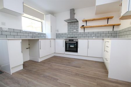 2 bed Detached House for let - Photo 2