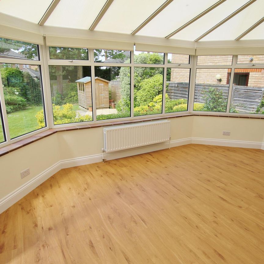 4 bedroom house to rent Sorbie Close, Weybridge, KT13 - Photo 1