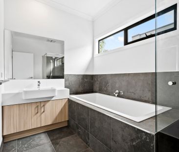2 Lotus Close, Mooroolbark - Photo 4