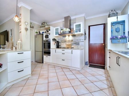 Gorgeous Home with Workshop in Woodbridge Golf Course Estate - Photo 2