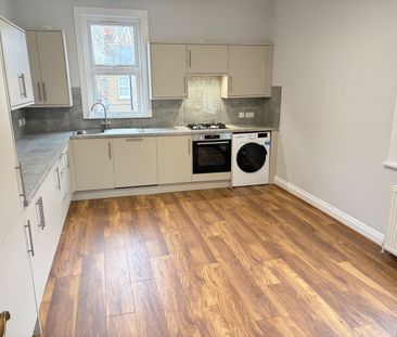 4 Bed Maisonette, Very Near South Ealing Tube Area, W5 - Photo 6