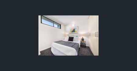 Sunlit Sophistication Overlooking Centennial Park - Photo 2