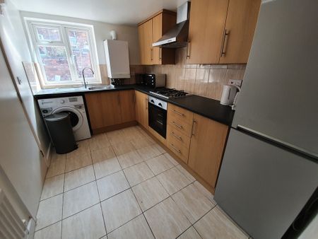 4 Bed Student Accommodation - Photo 4