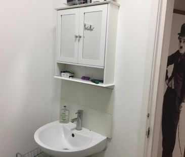 1 bedroom in a house share to rent - Photo 6