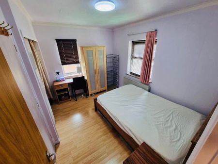 2 bedroom end of terrace house to rent - Photo 2