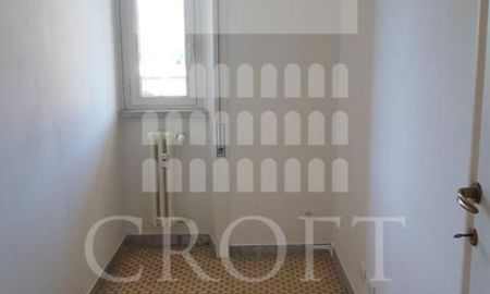 Monteverde Vecchio: Renovated, excellently located 2 bedroom + small studio, 2 baths, spacious double living-dining, terrace and balcony. Bright, silent, direclty in front of park, near all shops, services and center - REF 1754 - Photo 2