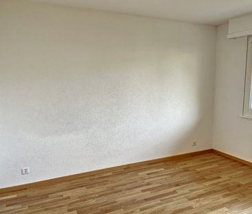 Logement de 3.5 pièces au rez supérieur situé dans un quartier verd... - Photo 2
