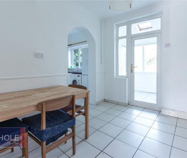 4 bedroom semi-detached house to rent - Photo 3