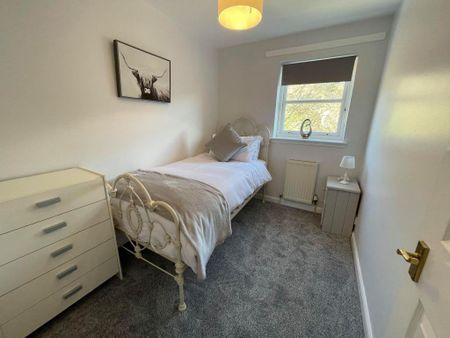 3 bedroom semi-detached house to rent - Photo 3