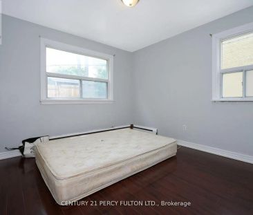 2961 LAWRENCE AVENUE E - Photo 3