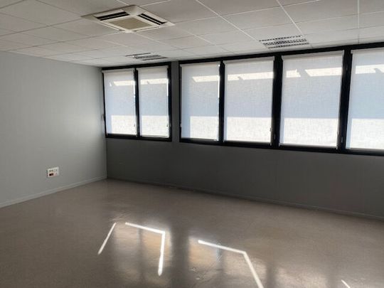 Location bureaux 15 pièces, 531.00m², Montauban - Photo 1