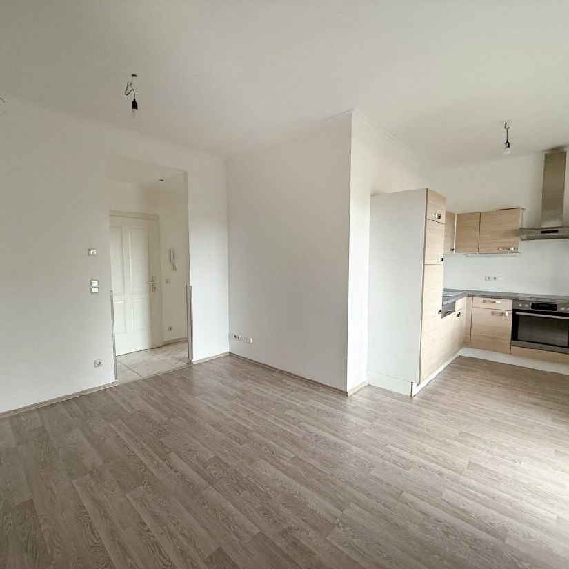 Zentral gelegen: Zwei-Zimmer-Wohnung mit Balkon…! - Photo 1