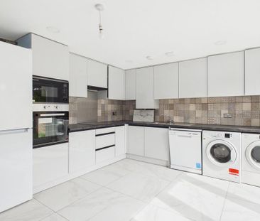 1 bedroom in a house share to rent - Photo 3