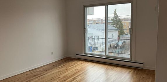 4 1\2 Vieux-Longueuil, libre le 1er juin ou le 1er juillet - Photo 2