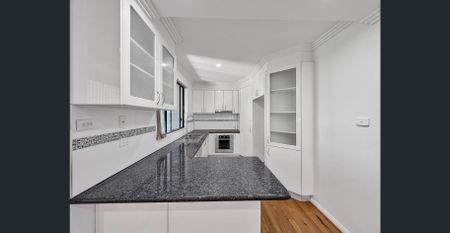 MODERN 4 BEDROOM FAMILY HOME - Photo 5