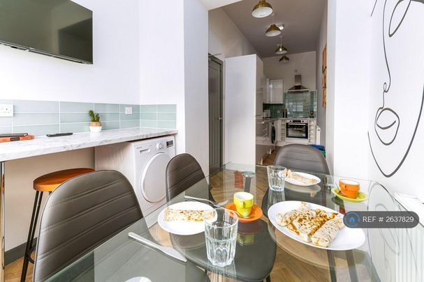 1 bedroom in a house share to rent - Photo 1