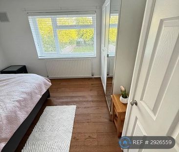 3 bedroom semi-detached house to rent - Photo 4