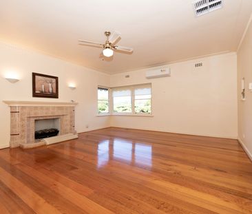 Spacious Family Home in Central Ringwood - Photo 6