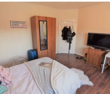 6 Bed - Haddon Hall, Bankfield Road, Burley, Leeds - LS4 2JT - Student - Photo 2