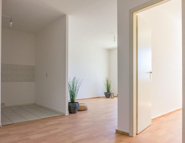 3-Raum-Wohnung mit offenem Wohn-/Essbereich und Balkon - Foto 1