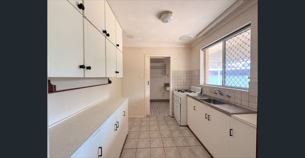 "GREAT LOCATION" - VIEWING MONDAY 15/12/2025 - Photo 1