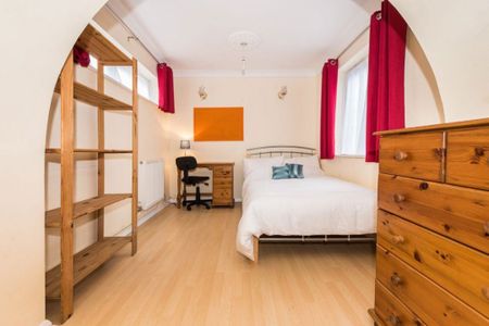 £802 p/w (£3,475 pcm) - Photo 5