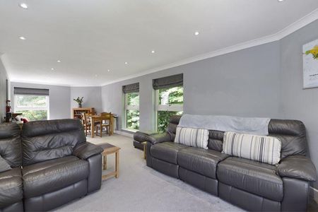 3 bedroom apartment to rent - Photo 4