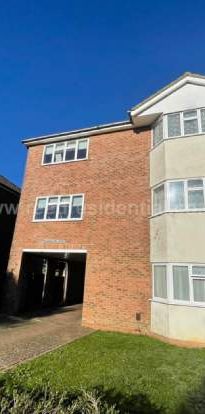 2 bedroom property to rent in Bushey - Photo 1