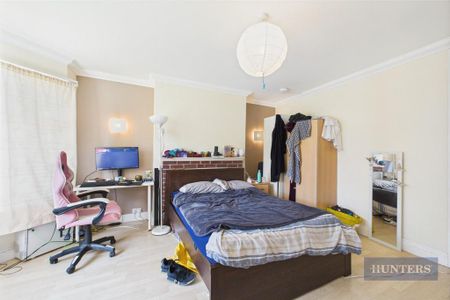 5 bedroom flat to rent - Photo 4