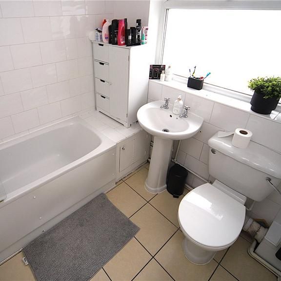 4 bedroom detached house to rent - Photo 1
