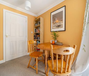2 bedroom end of terrace house to rent - Photo 3