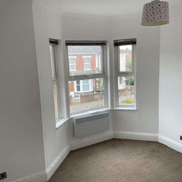 Hurst Grove, Bedford, MK40 - Photo 1
