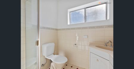 Modern, Light-Filled Upstairs 2 Bedroom Unit in Secure Small Group - Photo 5