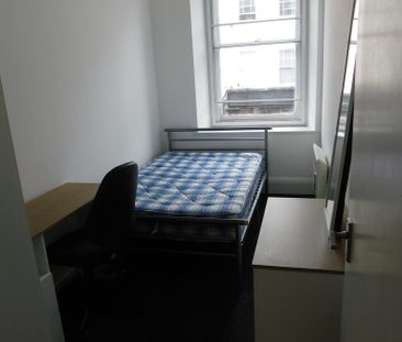 3 bedroom flat to rent - Photo 1