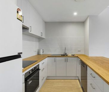Stylish Furnished One-Bedroom in Prime City-Fringe Location - Photo 3