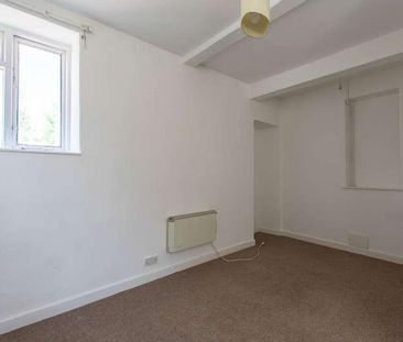 Whaddon Drive, Cheltenham, GL52 - Photo 4