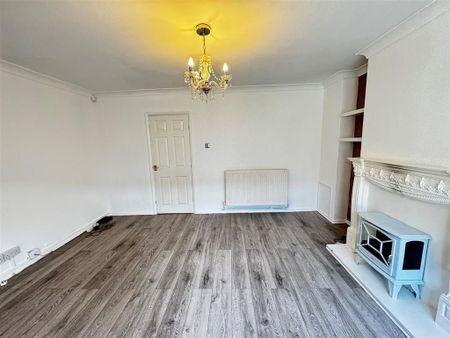 3 bedroom end of terrace house to rent - Photo 4