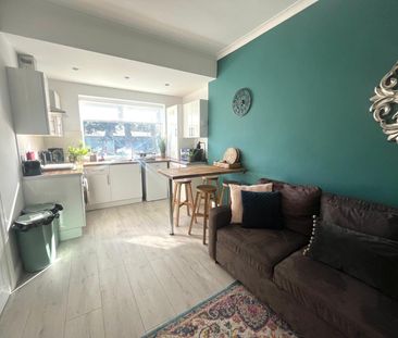 Fields Park Road, Cardiff - Photo 1