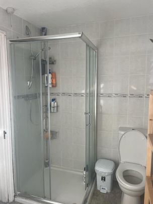 Room in a Shared House, Ravenshurst Avenue, NW4 - Photo 1