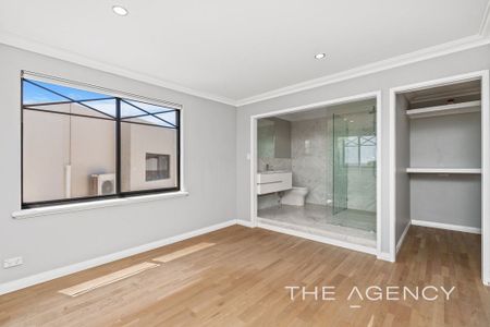 5 Bedroom 3 Bathroom house in Mindarie - Photo 5