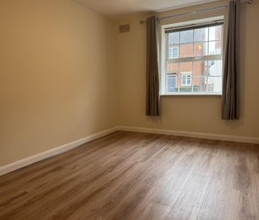 Gatehouse Court, Taunton - Photo 3