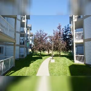 Fully Furnished 2 Bed 2 Bath Move-In Ready Utilities Incl. Fort Sask - Photo 1