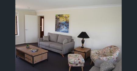 Huge Fully-Furnished and Serviced 5-Bedroom Property, in a Rural Setting - Photo 4