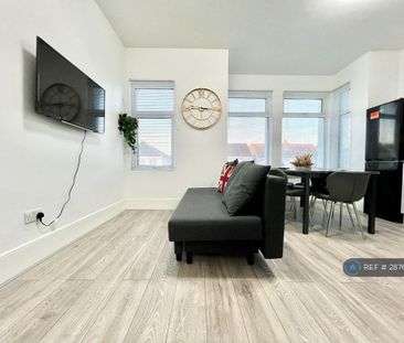 2 bedroom flat to rent - Photo 3
