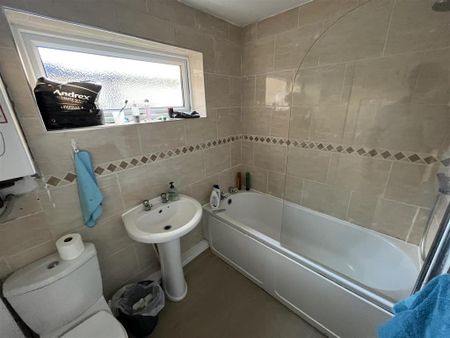 2 bedroom private hall to rent - Photo 5