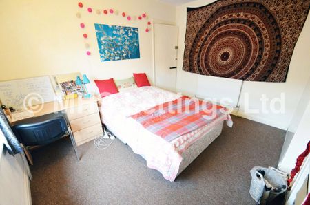 3 Bedroom Mid Terraced House for rent in Mayville Avenue - Photo 3